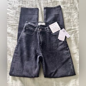 Abercrombie & Fitch “The 90s Slim Straight Ultra High Rise” Jeans